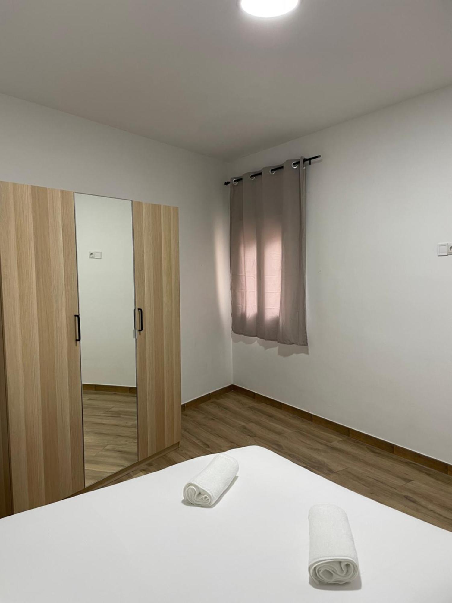 Apartamentos Tarradellas Sants Estacio Barcelona Buitenkant foto