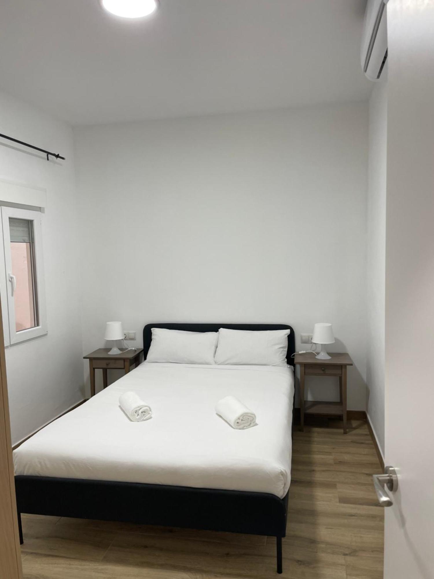 Apartamentos Tarradellas Sants Estacio Barcelona Buitenkant foto