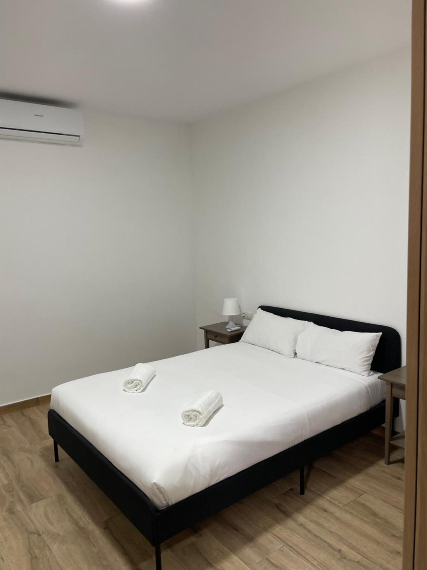 Apartamentos Tarradellas Sants Estacio Barcelona Buitenkant foto