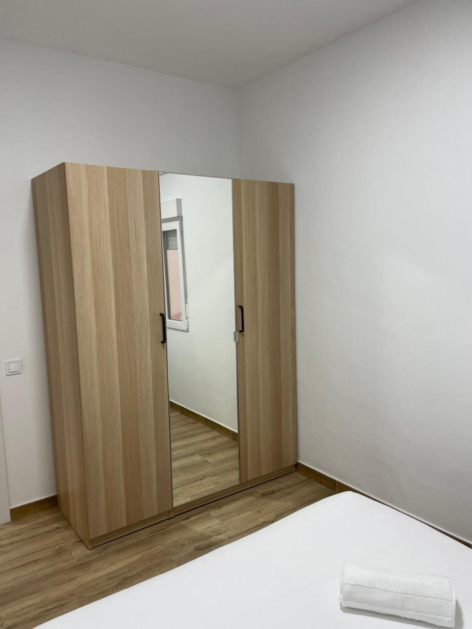 Apartamentos Tarradellas Sants Estacio Barcelona Buitenkant foto