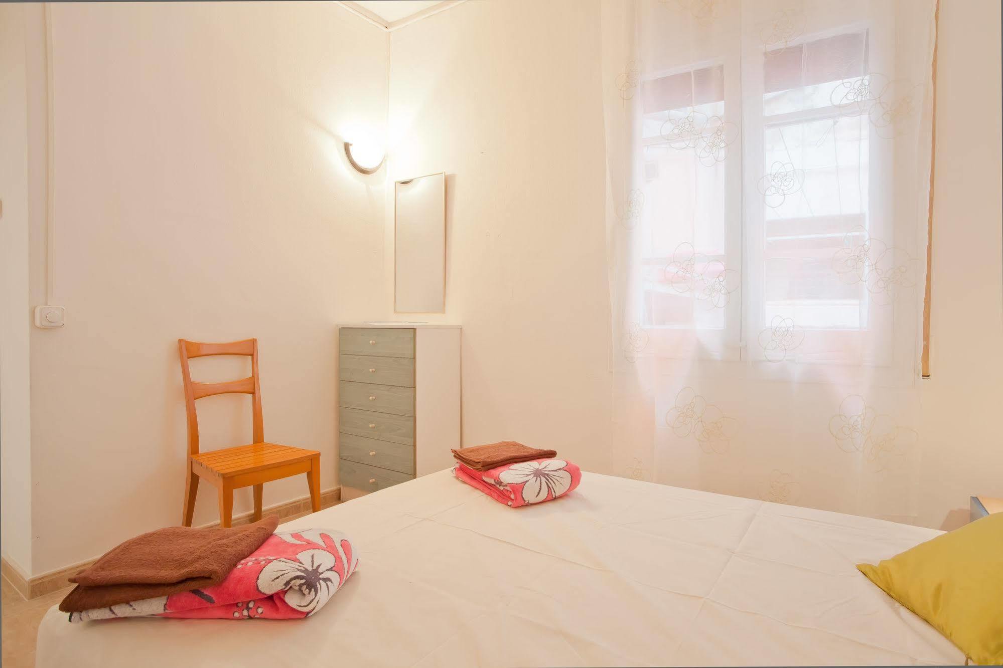 Apartamentos Tarradellas Sants Estacio Barcelona Buitenkant foto