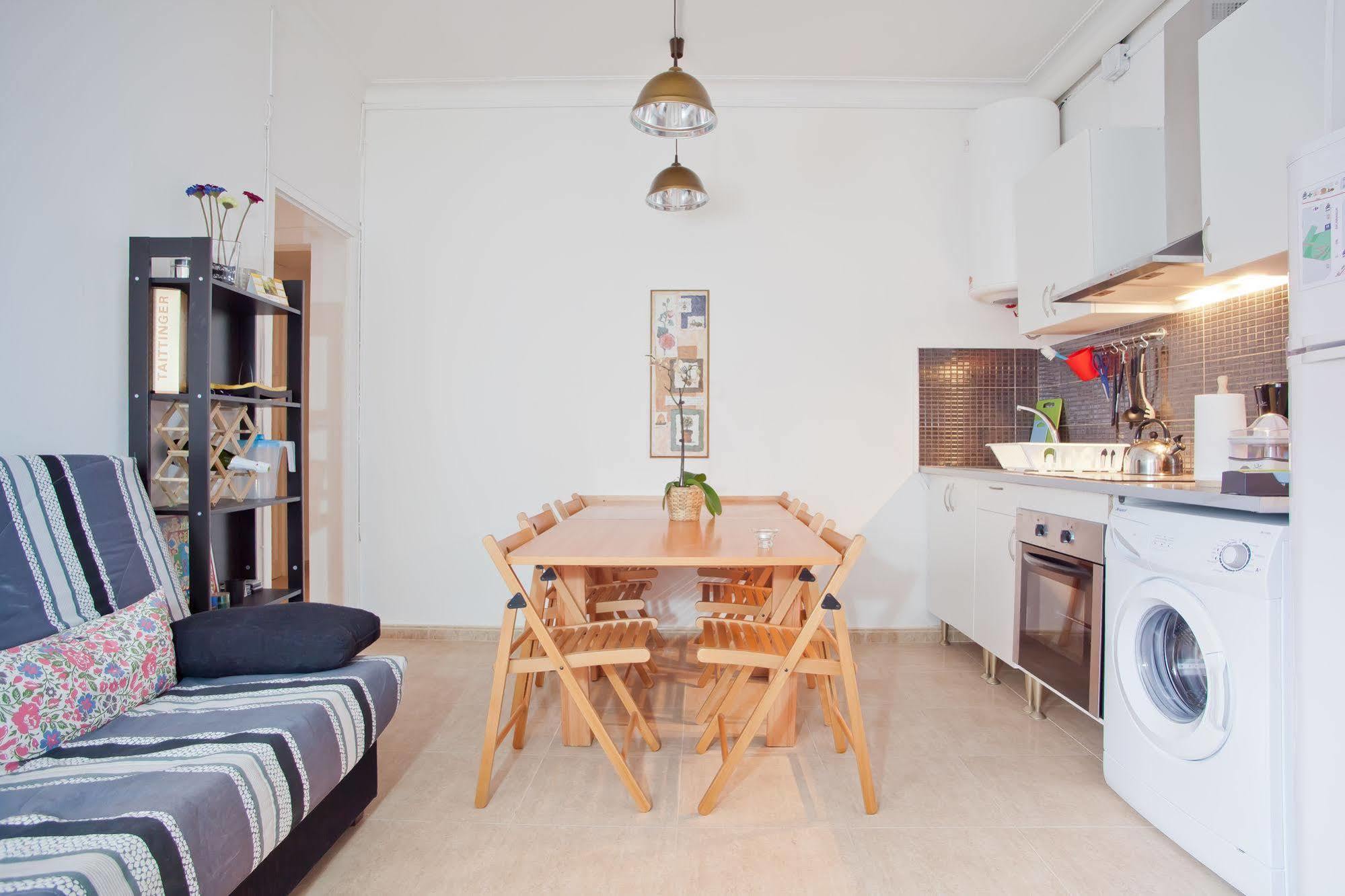 Apartamentos Tarradellas Sants Estacio Barcelona Buitenkant foto
