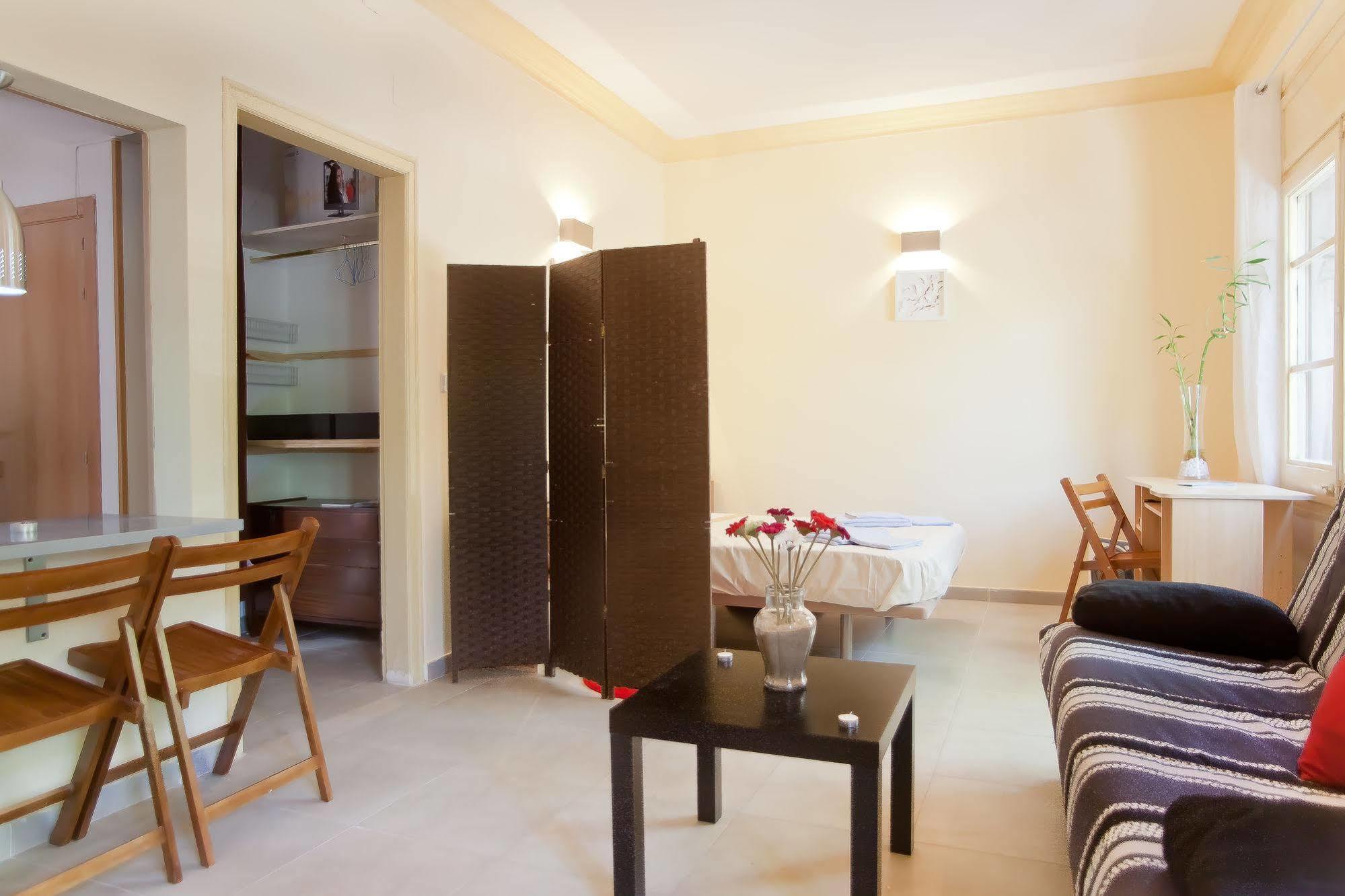 Apartamentos Tarradellas Sants Estacio Barcelona Buitenkant foto