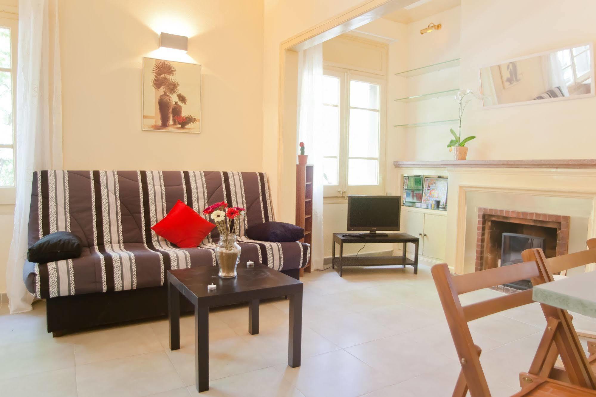 Apartamentos Tarradellas Sants Estacio Barcelona Buitenkant foto