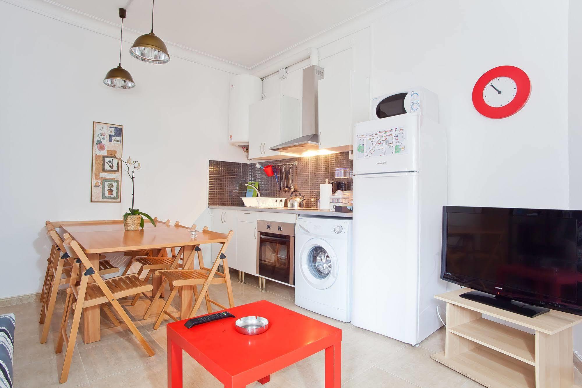 Apartamentos Tarradellas Sants Estacio Barcelona Buitenkant foto