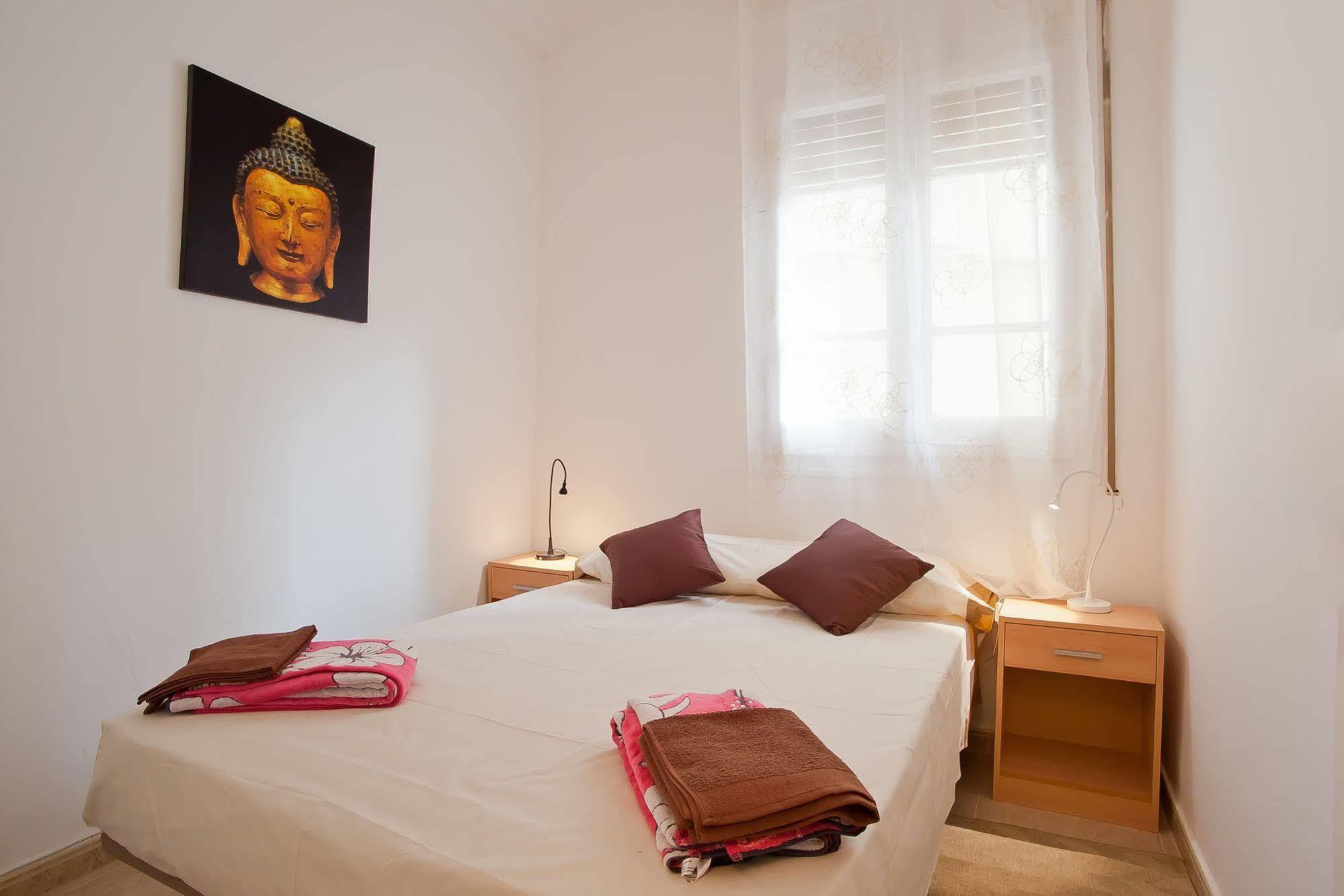 Apartamentos Tarradellas Sants Estacio Barcelona Buitenkant foto