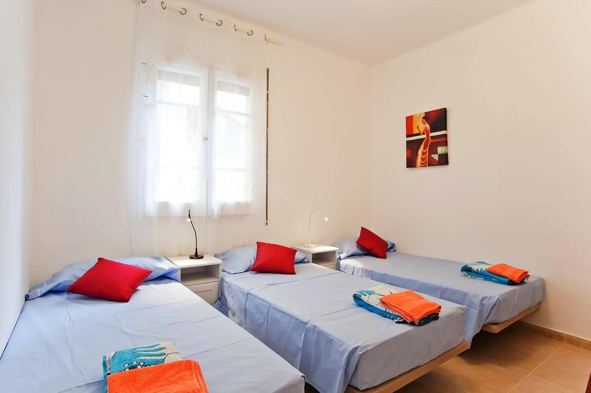 Apartamentos Tarradellas Sants Estacio Barcelona Buitenkant foto