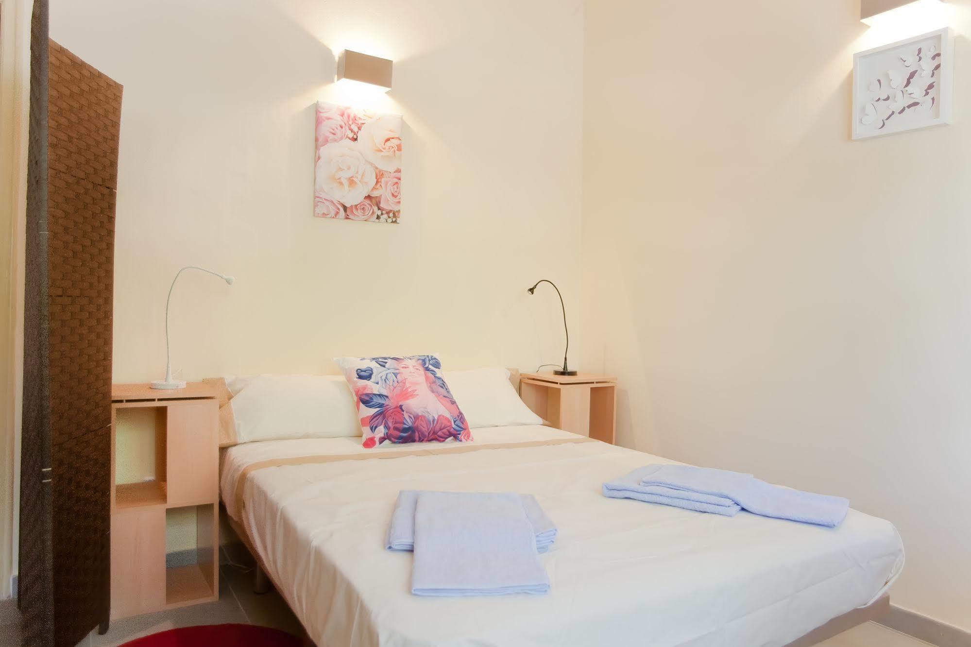 Apartamentos Tarradellas Sants Estacio Barcelona Buitenkant foto