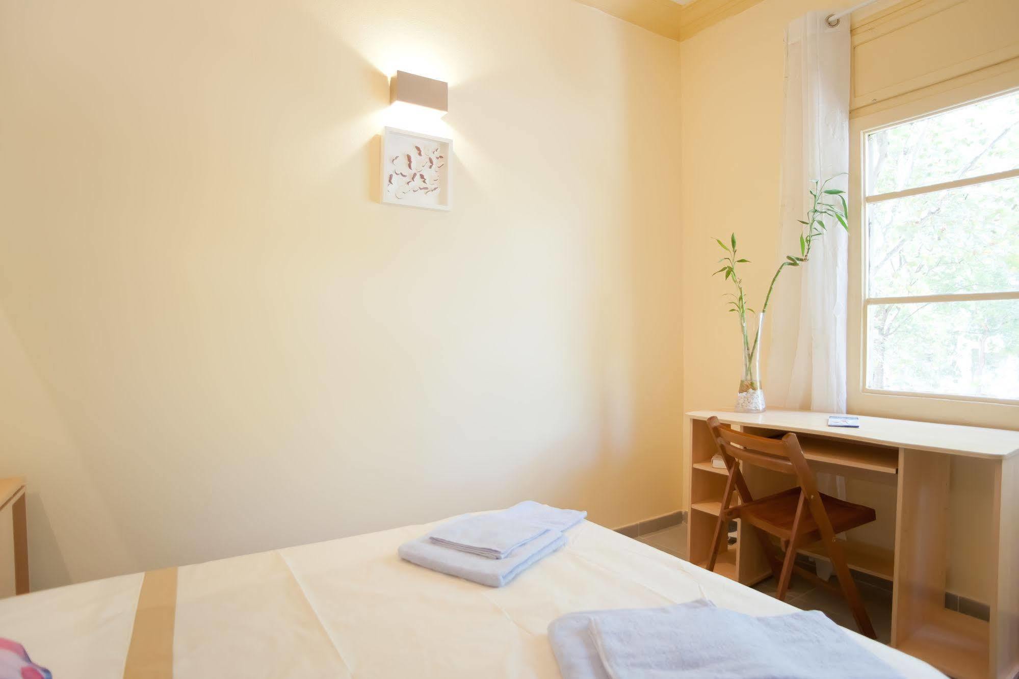 Apartamentos Tarradellas Sants Estacio Barcelona Buitenkant foto