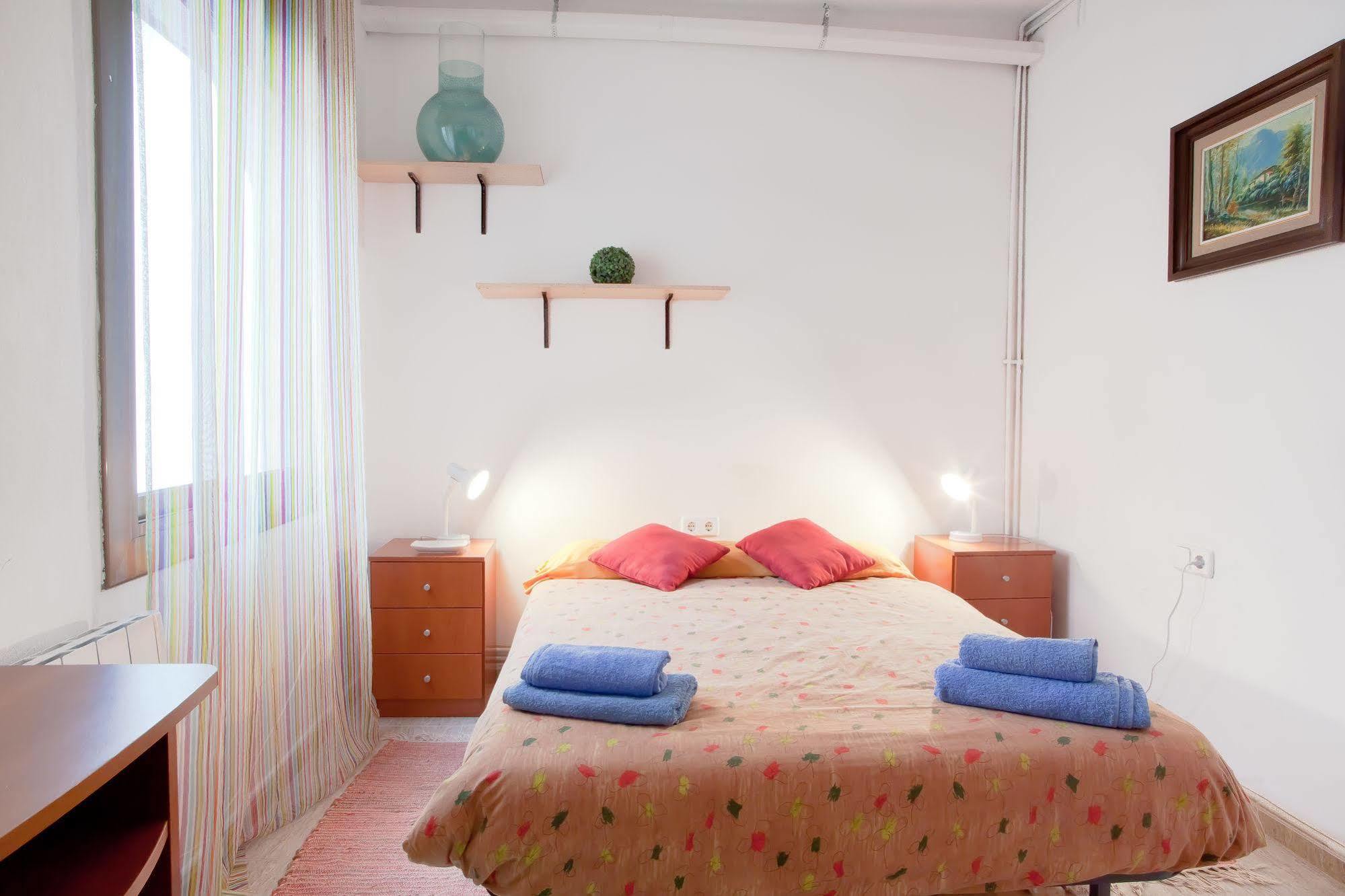 Apartamentos Tarradellas Sants Estacio Barcelona Buitenkant foto