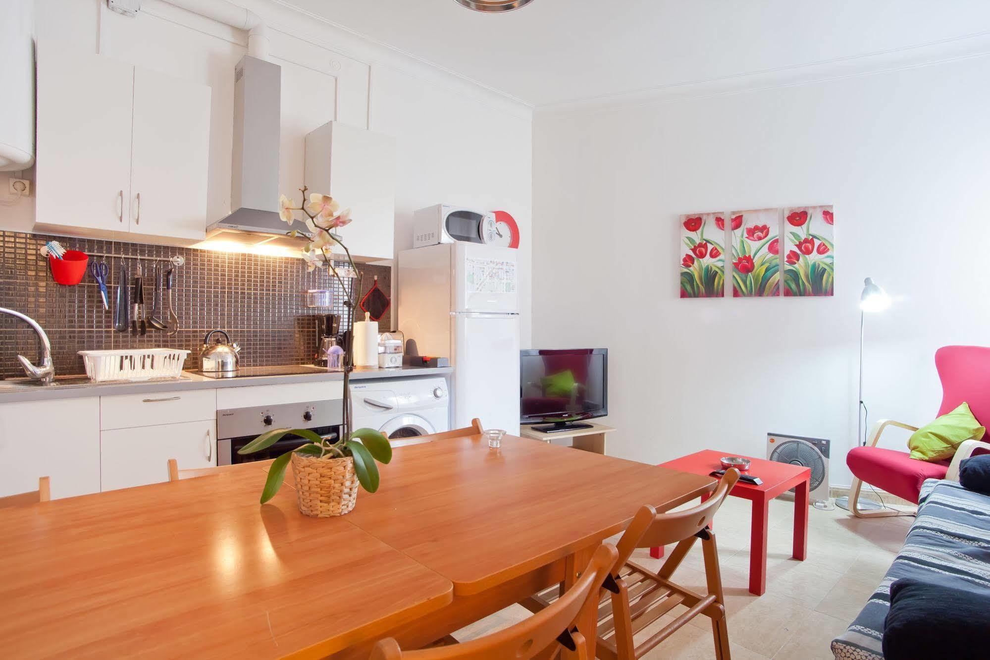 Apartamentos Tarradellas Sants Estacio Barcelona Buitenkant foto